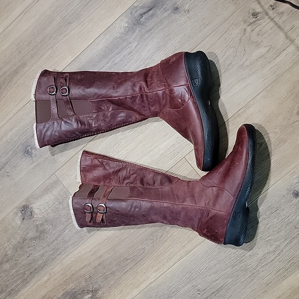 KEEN Bern Baby Bern maroon  leather boots,  size 9.5